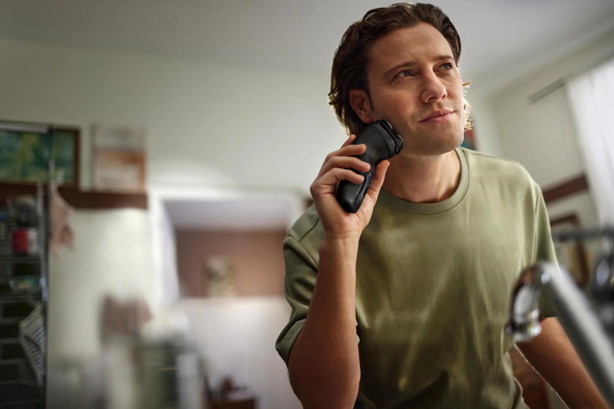 Cordless Electric Shaver with Pop-Up Trimmer A863863
