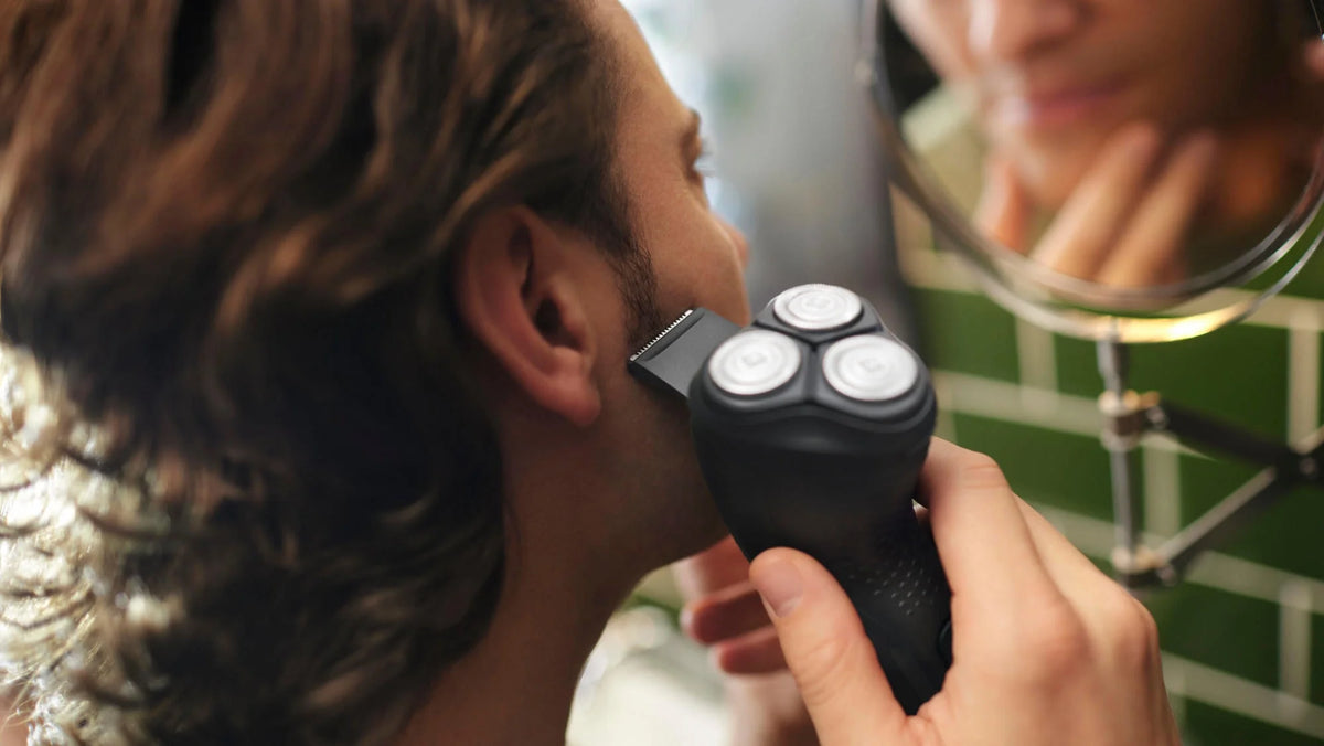 Cordless Electric Shaver with Pop-Up Trimmer A863863