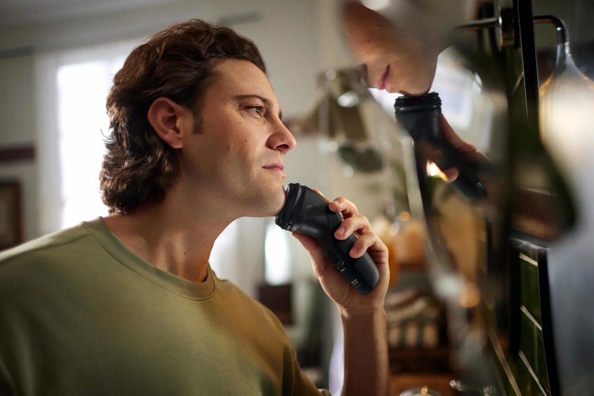 Cordless Electric Shaver with Pop-Up Trimmer A863863
