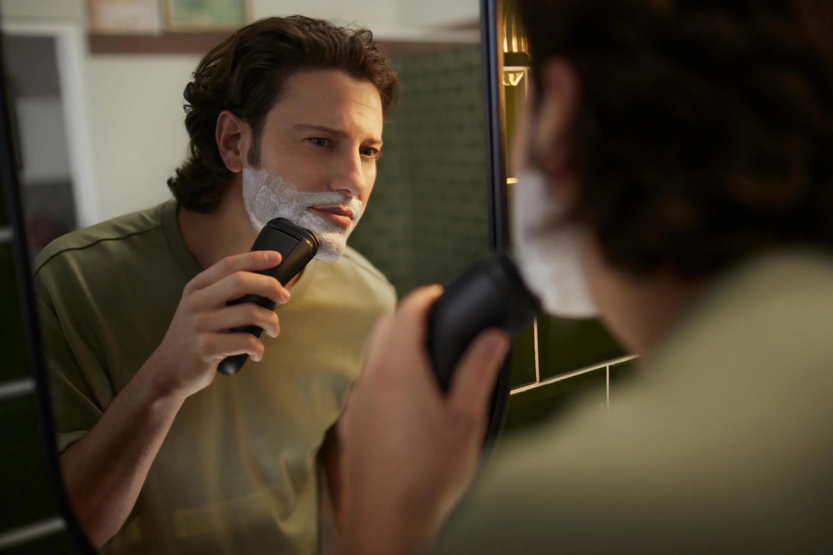 Cordless Electric Shaver with Pop-Up Trimmer A863863