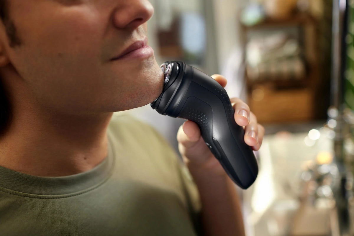 Cordless Electric Shaver with Pop-Up Trimmer A863863