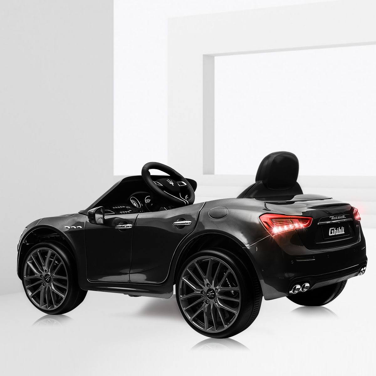 12V Rechargeable Kids Ride on Car with Remote L107892